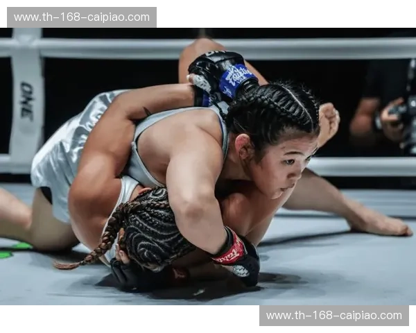 铁血龙影的巅峰博弈：张立鹏vs格斗丛林的法则与意志